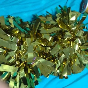 Cheerleading pom-poms
